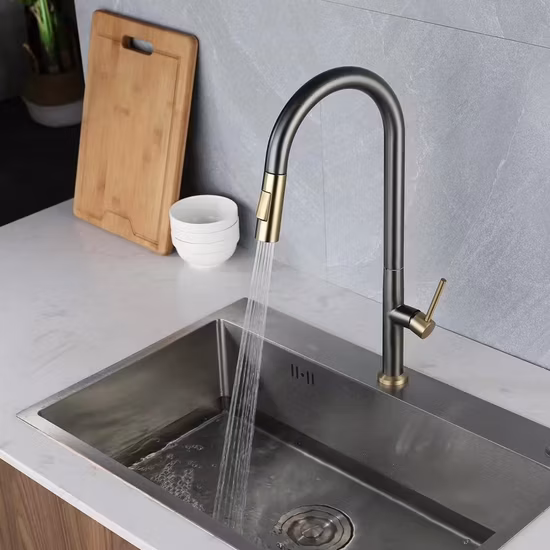Torneira de pia de cozinha retrátil de latão maciço